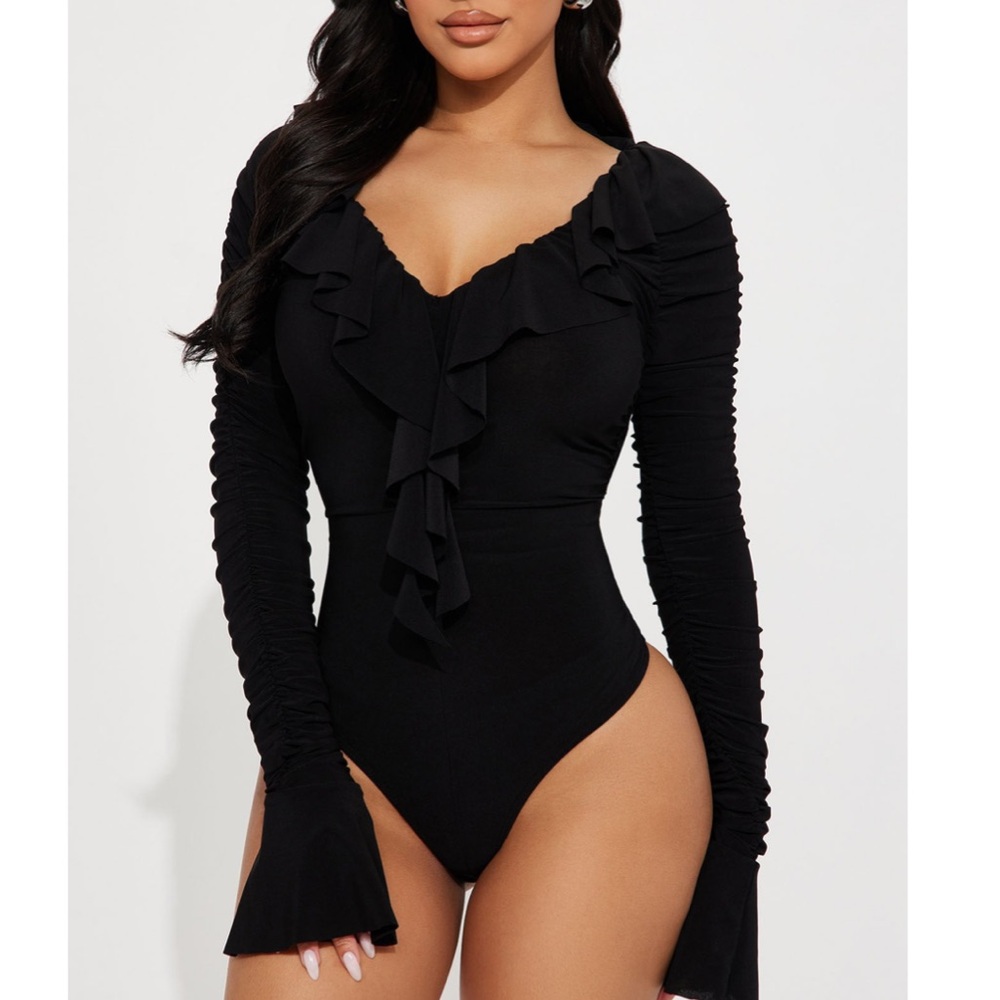 - Fashion Nova Bodysuit Size S Used